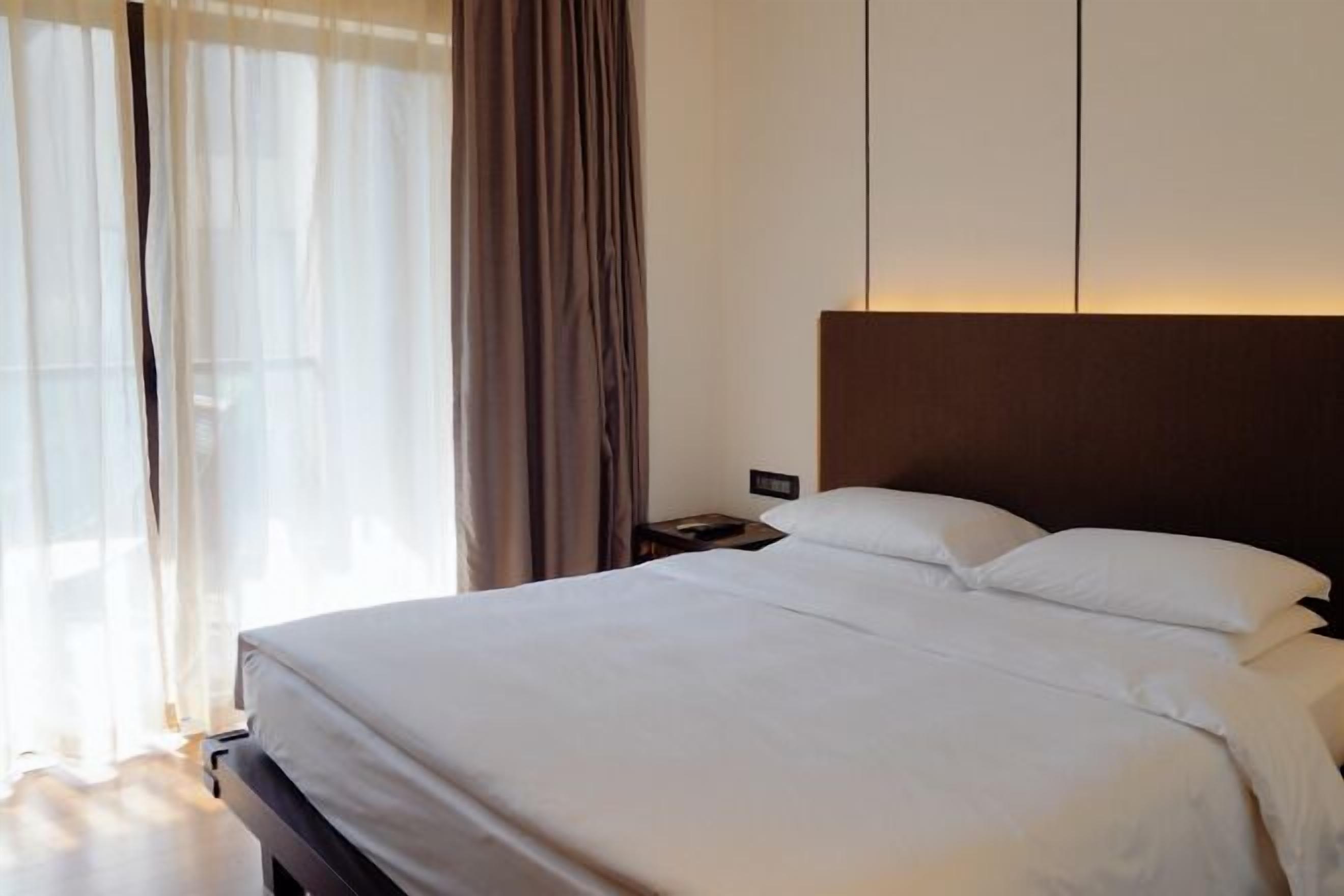 Minibar, caja de seguridad en la habitación y sistema de insonorización 