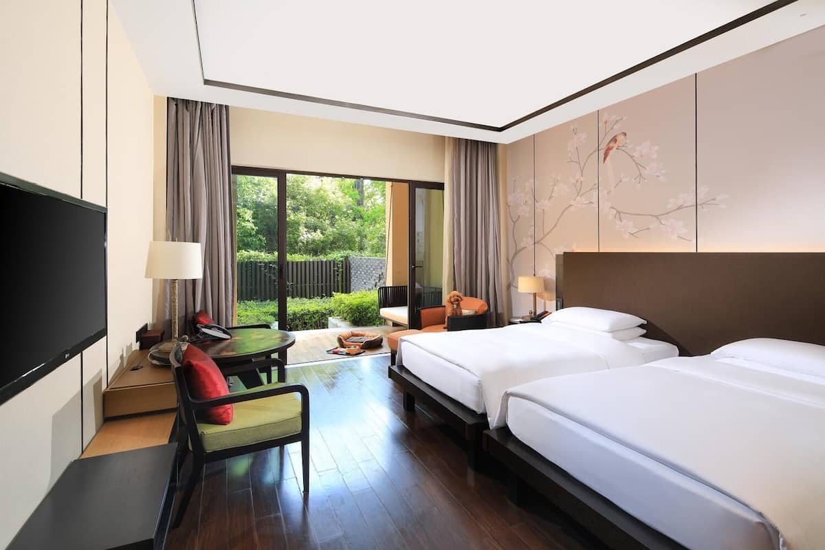 Minibar, in-room safe, soundproofing, free WiFi