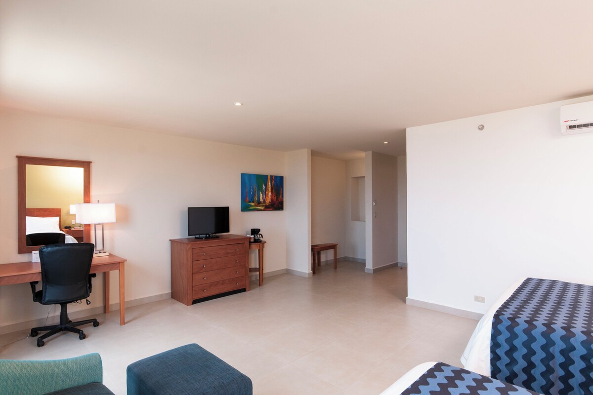 Standard Room, 2 Queen Beds (Extra Floor Space) | Premium bedding, in-room safe, desk, laptop workspace