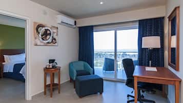 Suite, 1 cama King size | Ropa de cama de alta calidad y caja de seguridad en la habitación