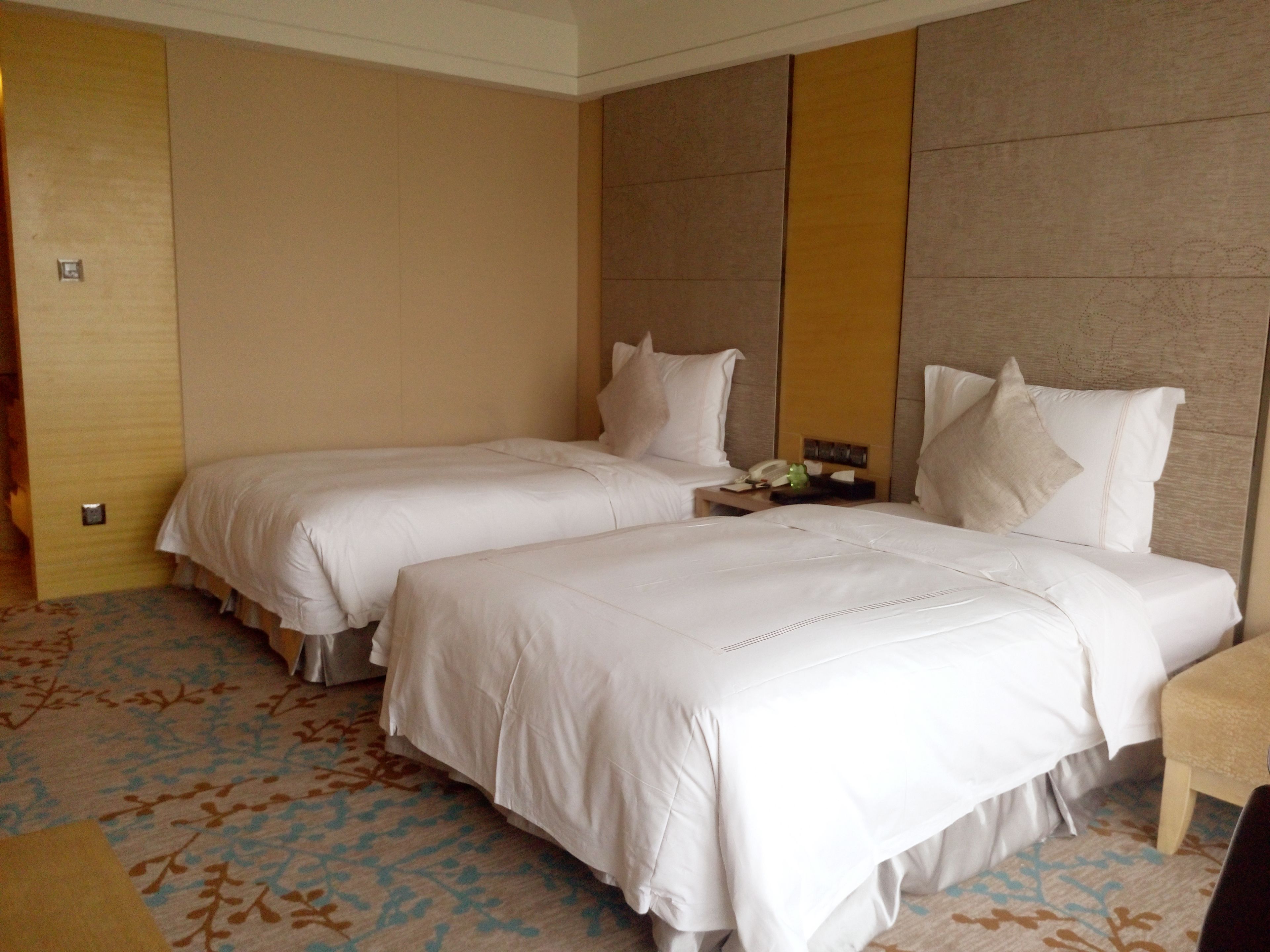 deluxe twin room | in-room safe, desk, soundproofing, iron/ironing board