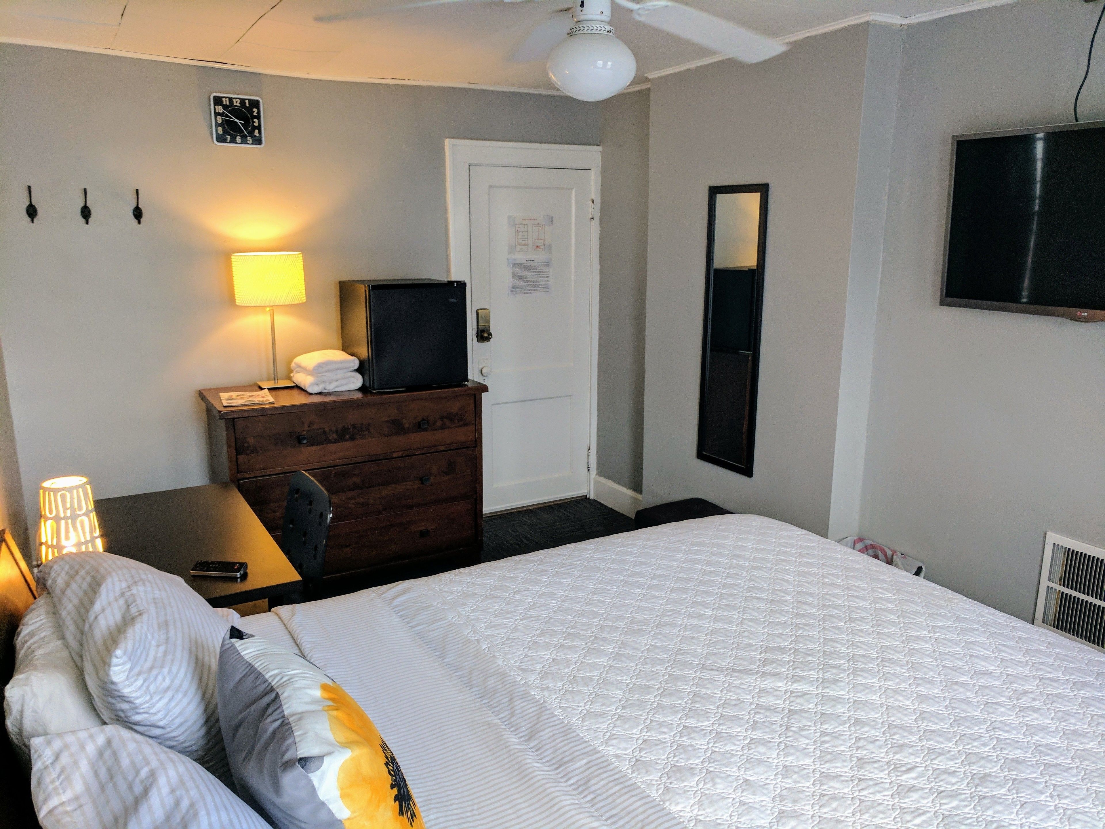 Photo - The Wayfaring Buckeye Hostel