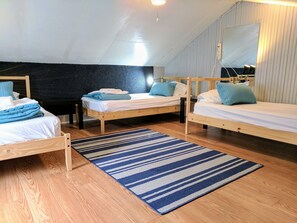 Free WiFi, bed sheets - The Wayfaring Buckeye Hostel (Columbus)