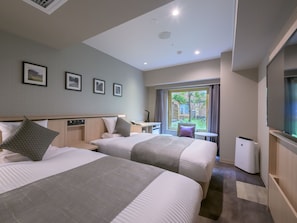 In-room safe, desk, iron/ironing board (on request), WiFi (free) - Nara Royal Hotel (Nara)