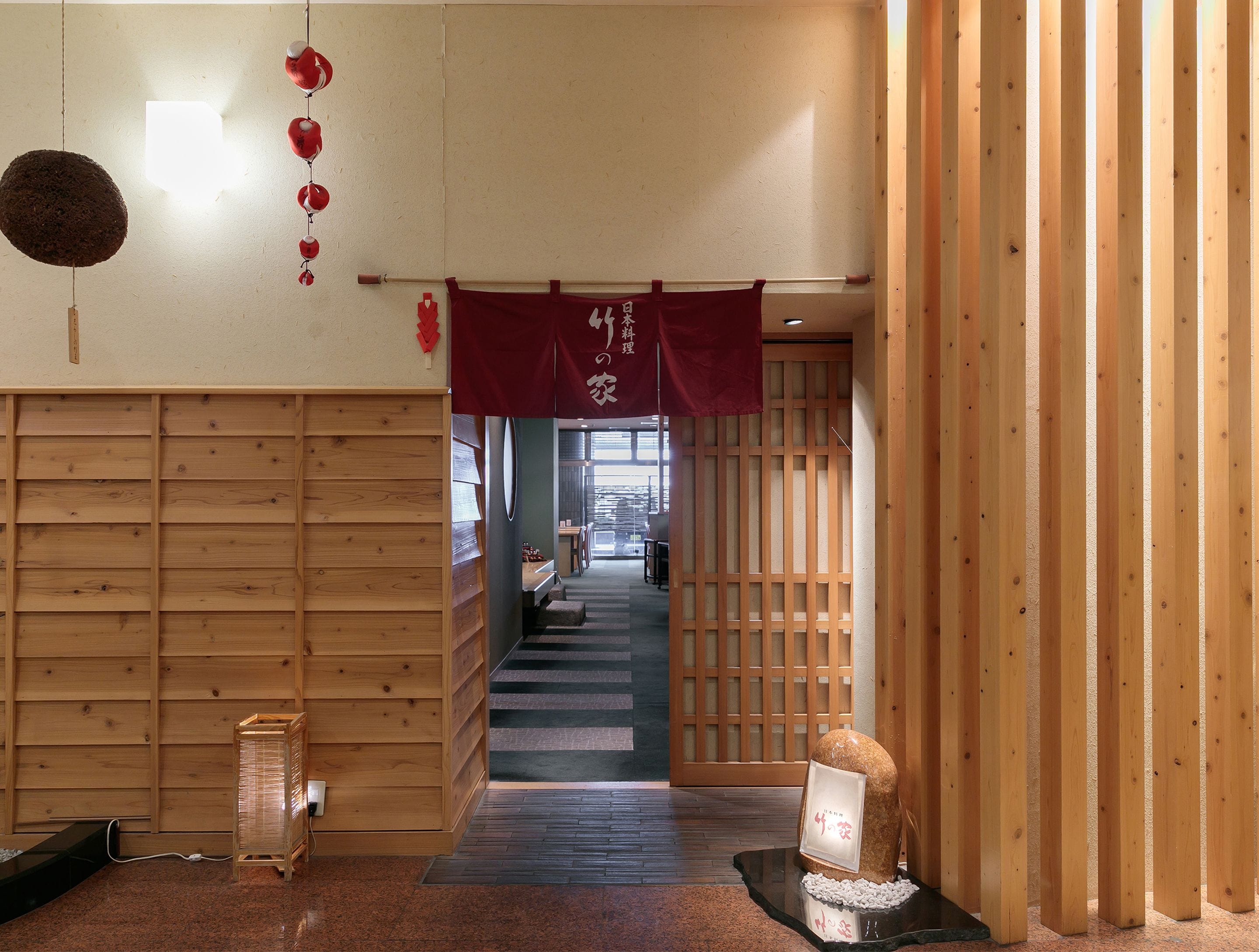 4 restaurants, breakfast, lunch, dinner served; chinese cuisine