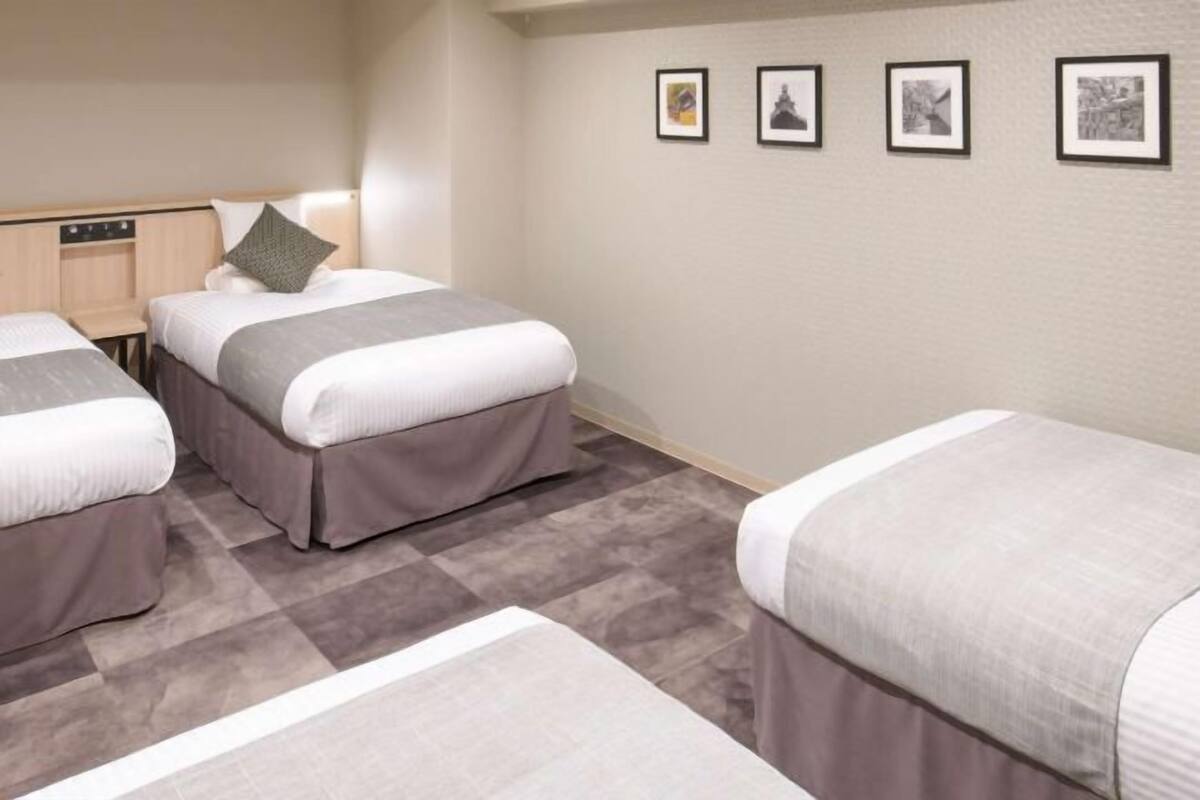 Tallelokero huoneessa, työpöytä, silitysrauta/-lauta, ilmainen Wi-Fi