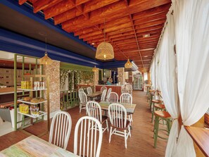 Daily buffet breakfast (IDR 60000 per person)