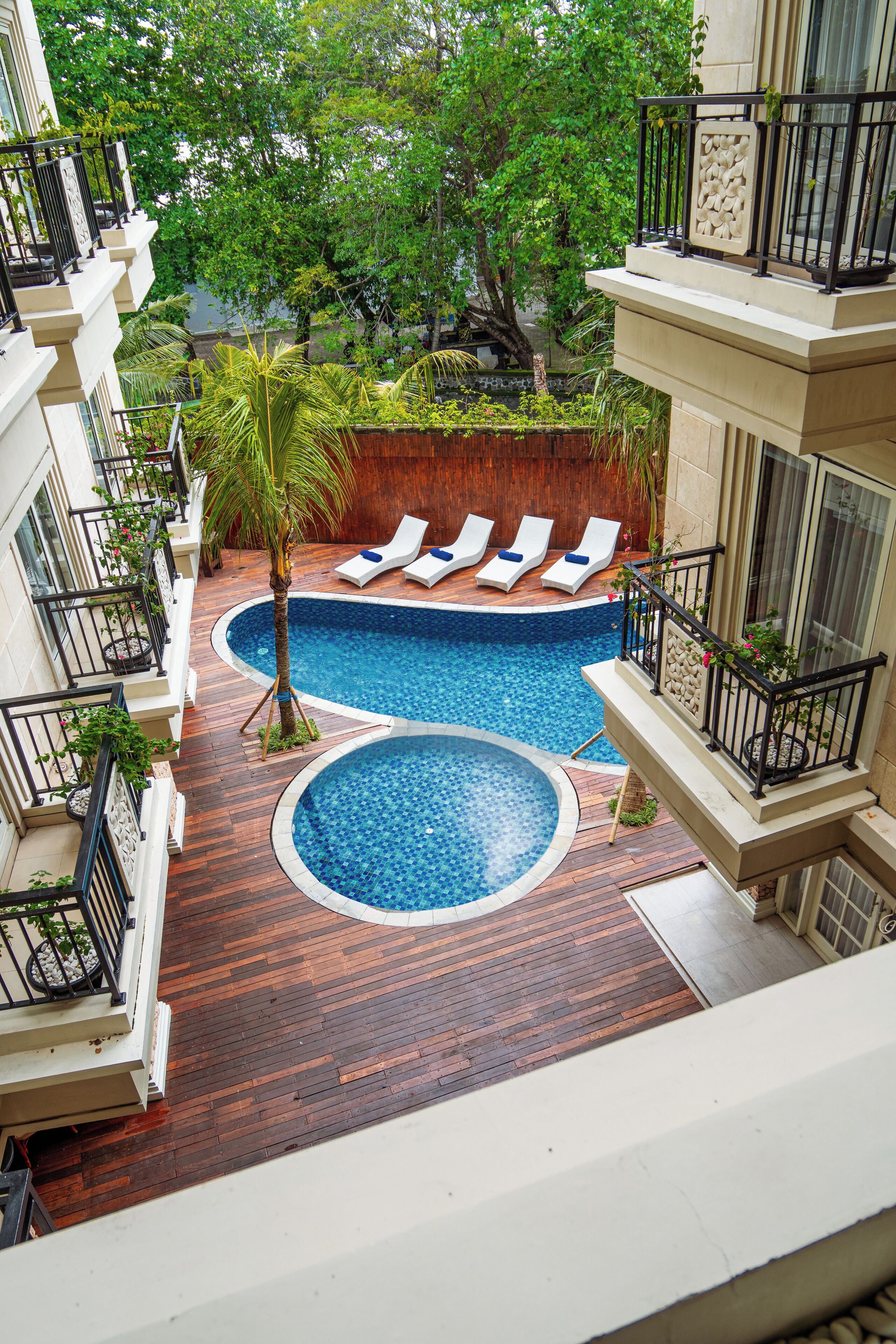 屋外プール、サンラウンジャー