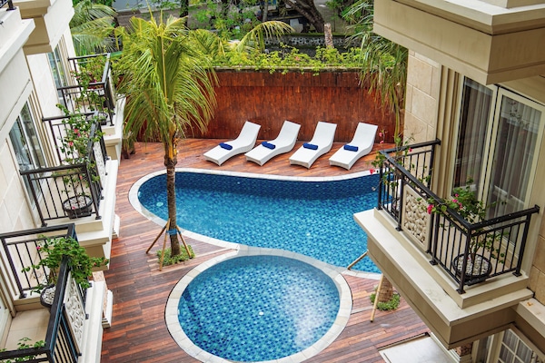 Outdoor pool, pool loungers