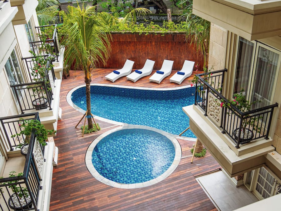 Outdoor pool, sun loungers