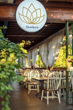 Restaurant - Alron Hotel Kuta Powered by Archipelago (Kuta)