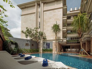 Outdoor pool, pool loungers