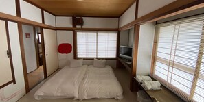 Quarto duplo família, 2 camas de solteiro, para não fumantes, banheira | Wi-Fi, roupa de cama
