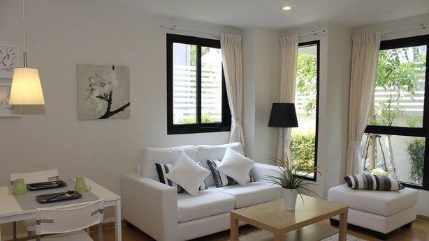 Royal Suite | Living area | 22-inch TV with cable channels - UTD Aries Hotel & Residence (Bangkok)