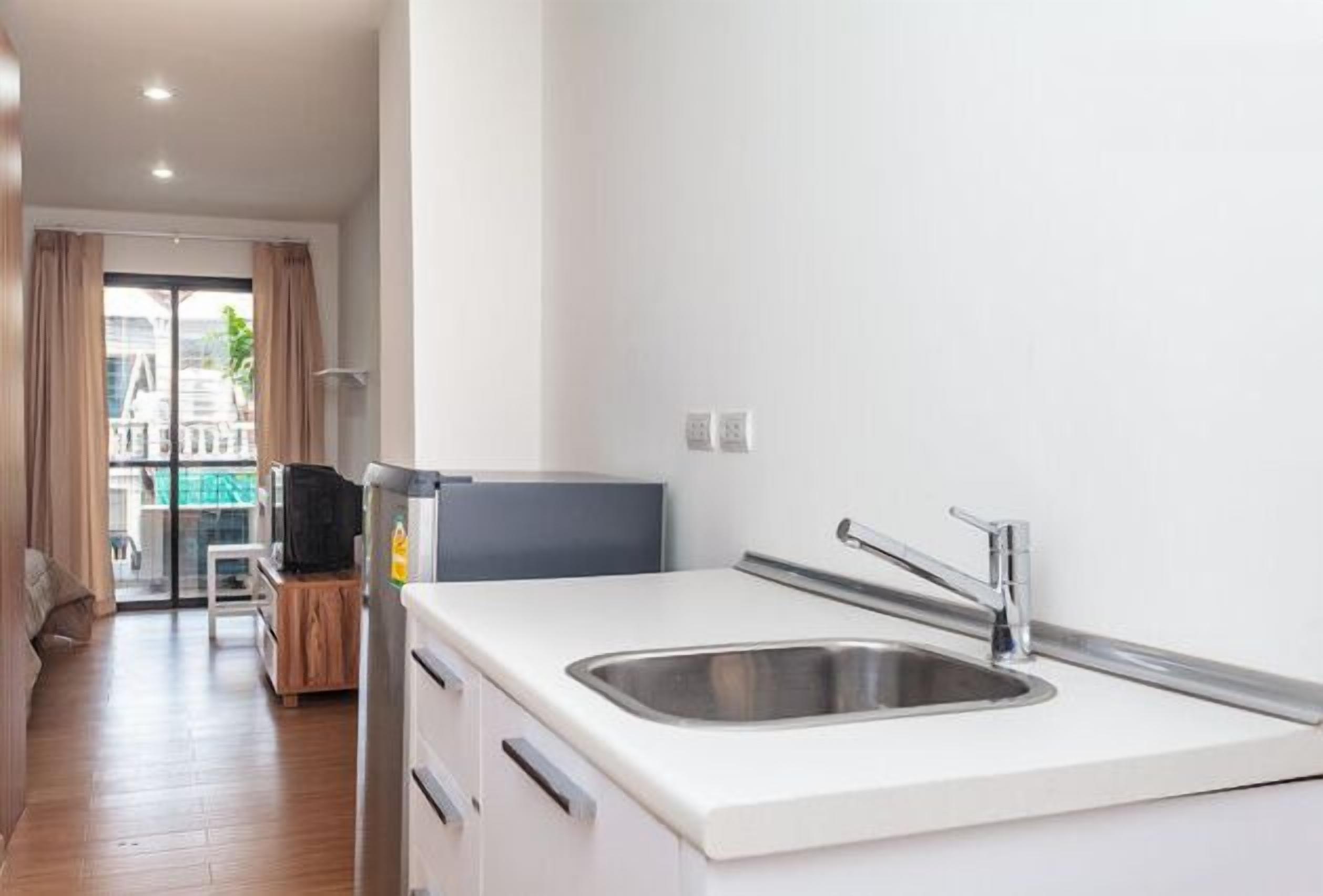 Executive Room | Private kitchenette | Fridge