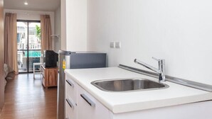 Executive Room | Private kitchenette | Fridge - UTD Aries Hotel & Residence (Bangkok)