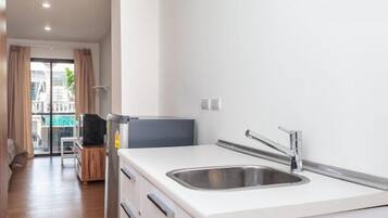 Executive Room | Private kitchenette | Fridge