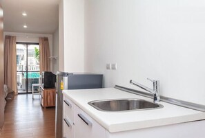 Executive Room | Private kitchenette | Fridge - UTD Aries Hotel & Residence (Bangkok)
