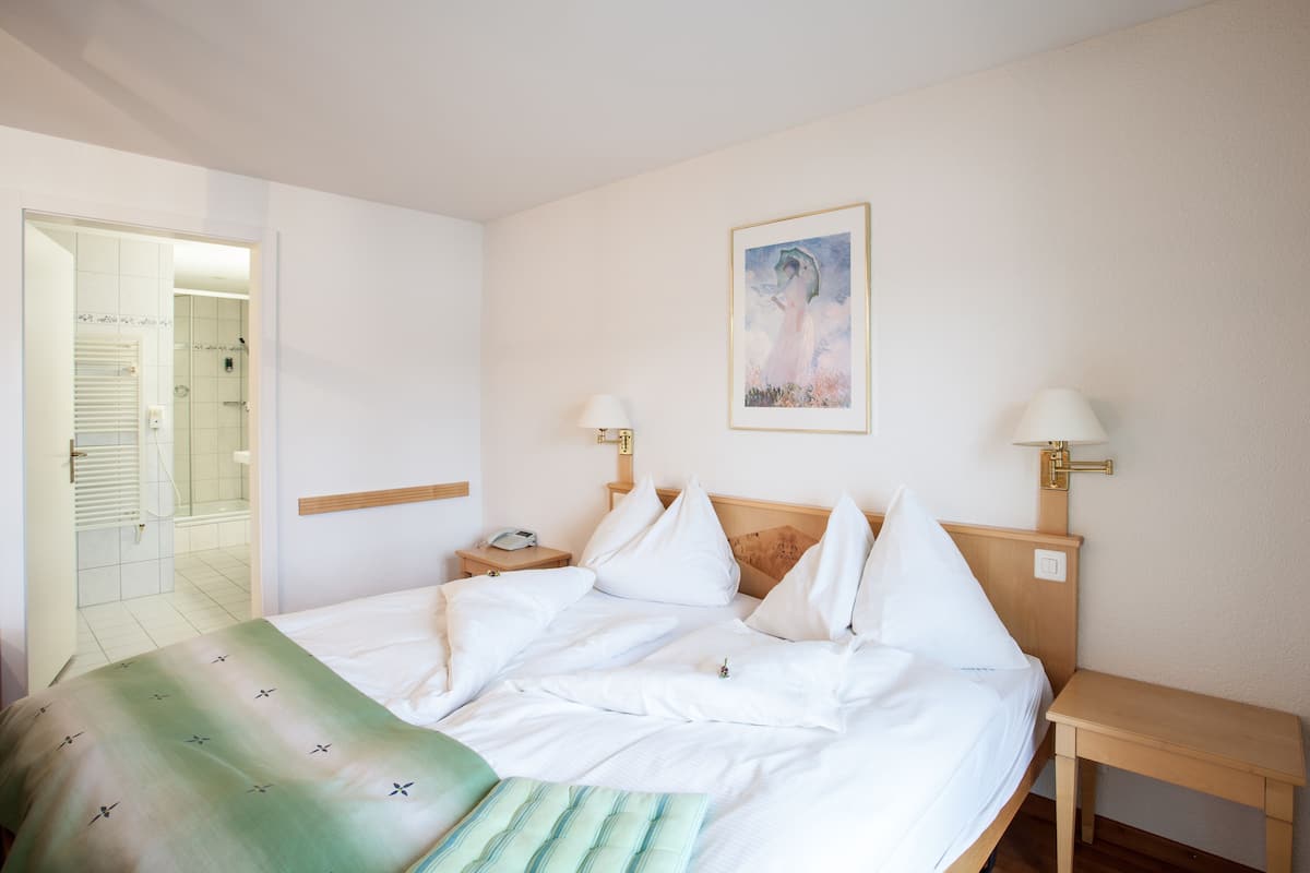 Junior Suite | Minibar, in-room safe, desk, cribs/infant beds