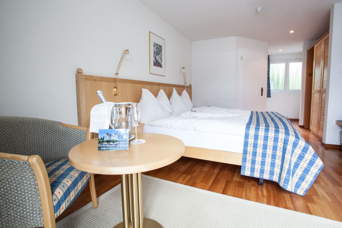 Superior Oda | Minibar, odada kasa, masa, beşik/çocuk yatağı