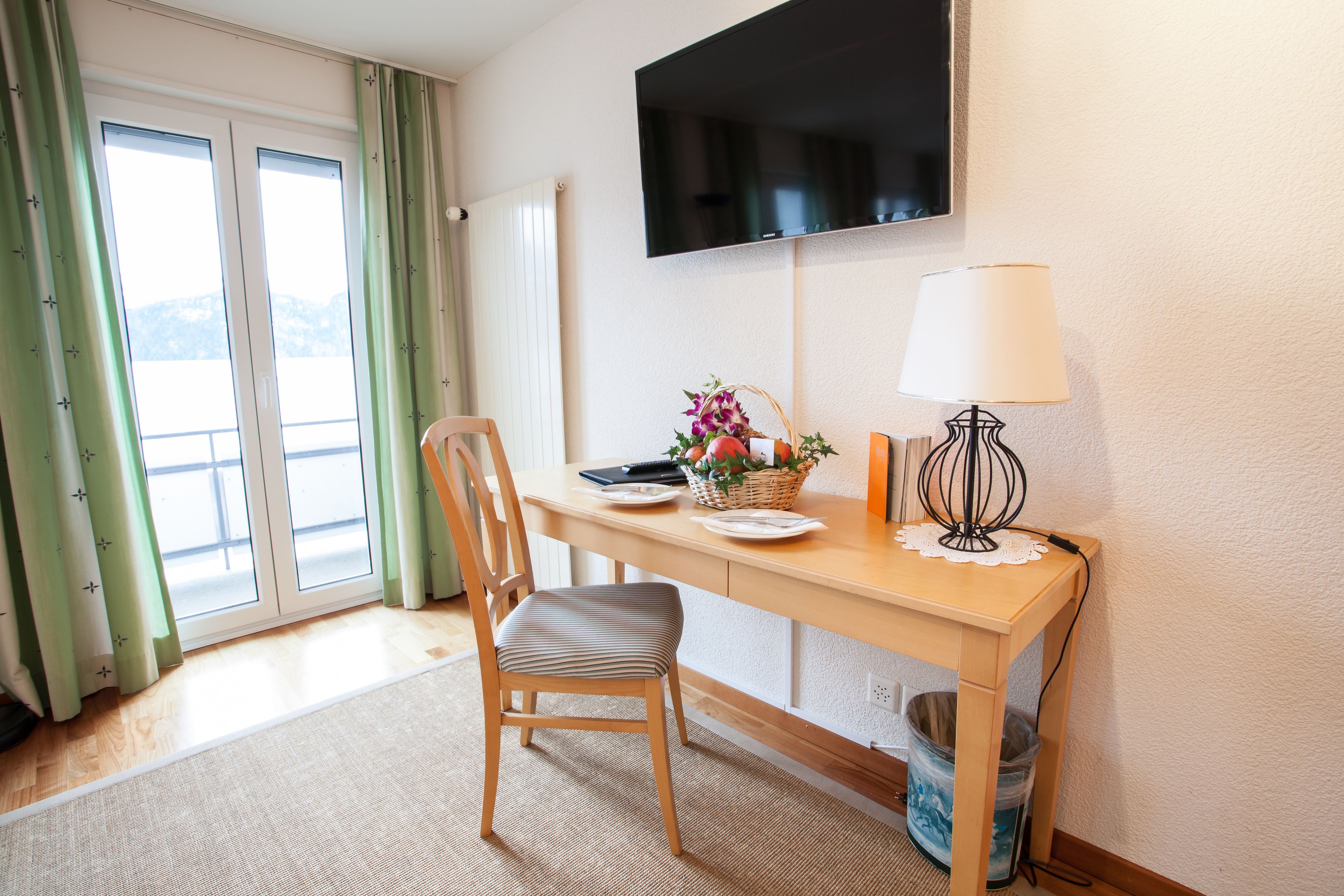 junior suite | minibar, in-room safe, desk, cots/infant beds
