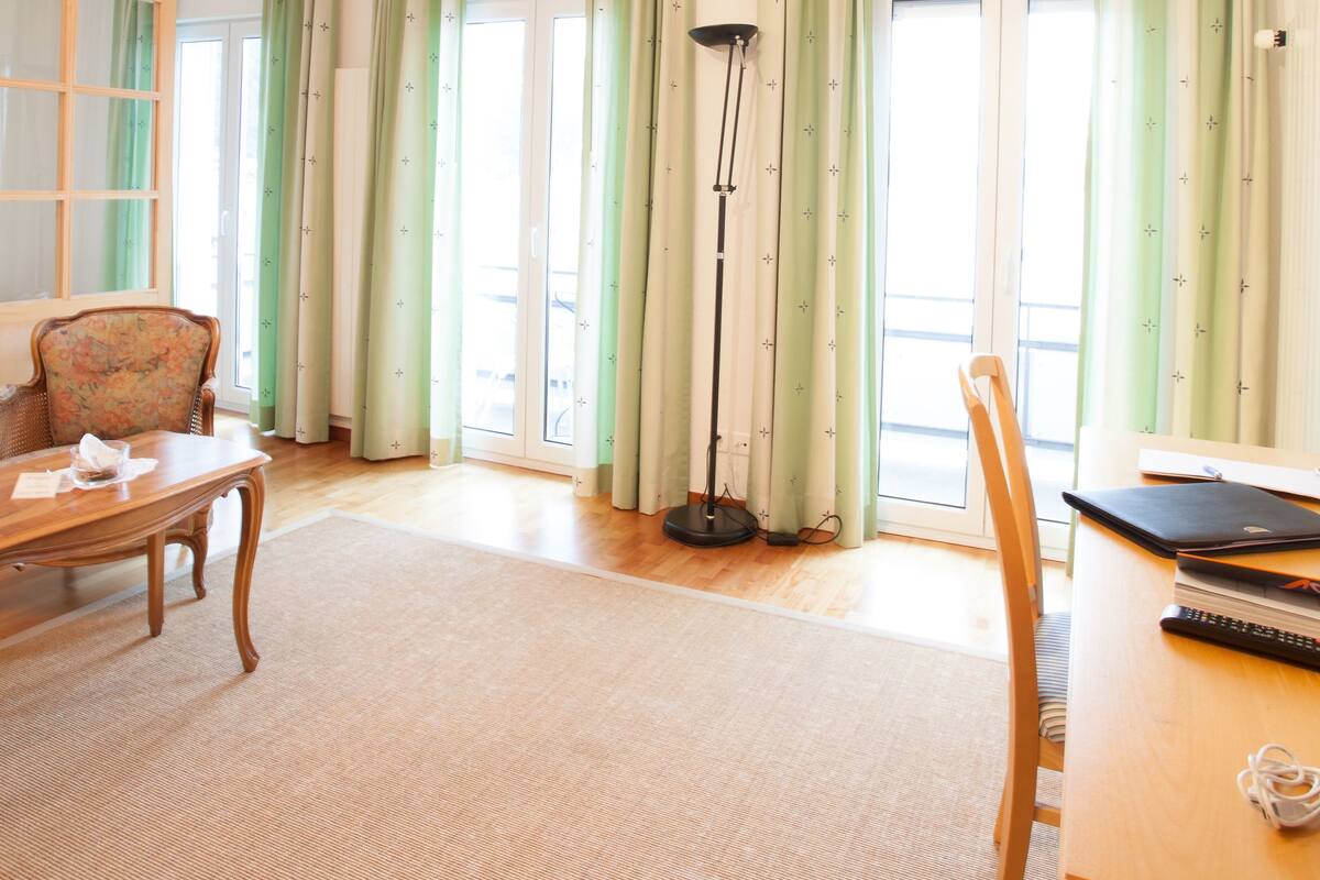 Junior Süit | Oturma alanı | Düz ekran televizyon, ısıtmalı zemin