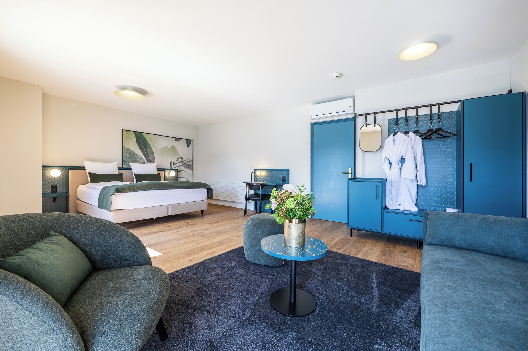 junior double room | hypo-allergenic bedding, minibar, in-room safe, desk