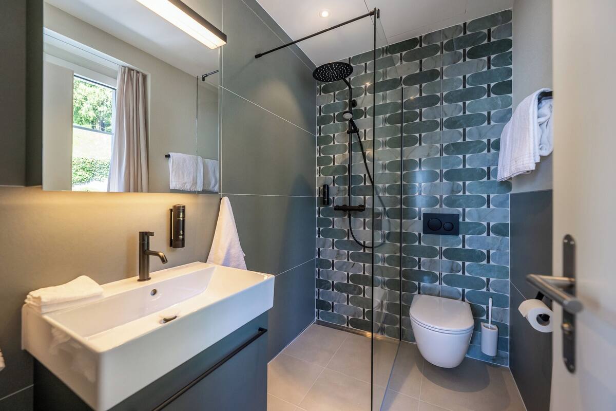 family room | bathroom | shower, eco-friendly toiletries, hair dryer, towels