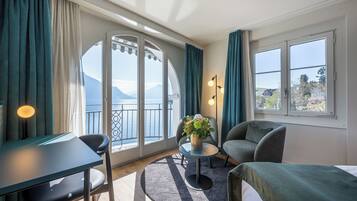 Superior-Doppelzimmer | Wohnbereich | 40-Zoll-Flachbildfernseher mit Digitalempfang