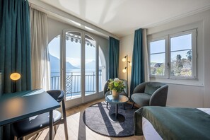 Chambre Double Supérieure | Coin séjour | Télévision à écran plat de 40 pouces avec chaînes numériques