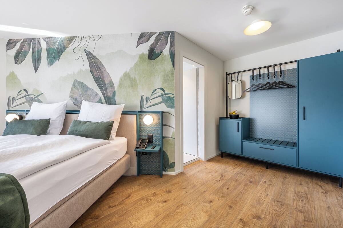 Quarto casal superior | Roupas de cama antialérgicas, frigobar, cofres nos quartos, escrivaninha