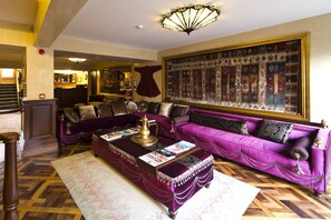 Lobby sitting area - Sokullu Pasa Hotel - Special Class (Istanbul)
