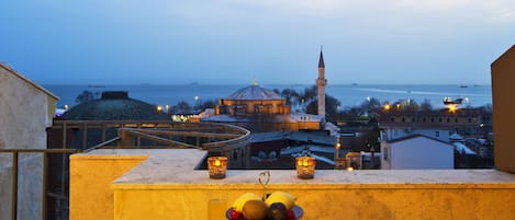 Delux Suit Deniz Manzarali ve Balkonlu | 1 bedroom, premium bedding, minibar, in-room safe