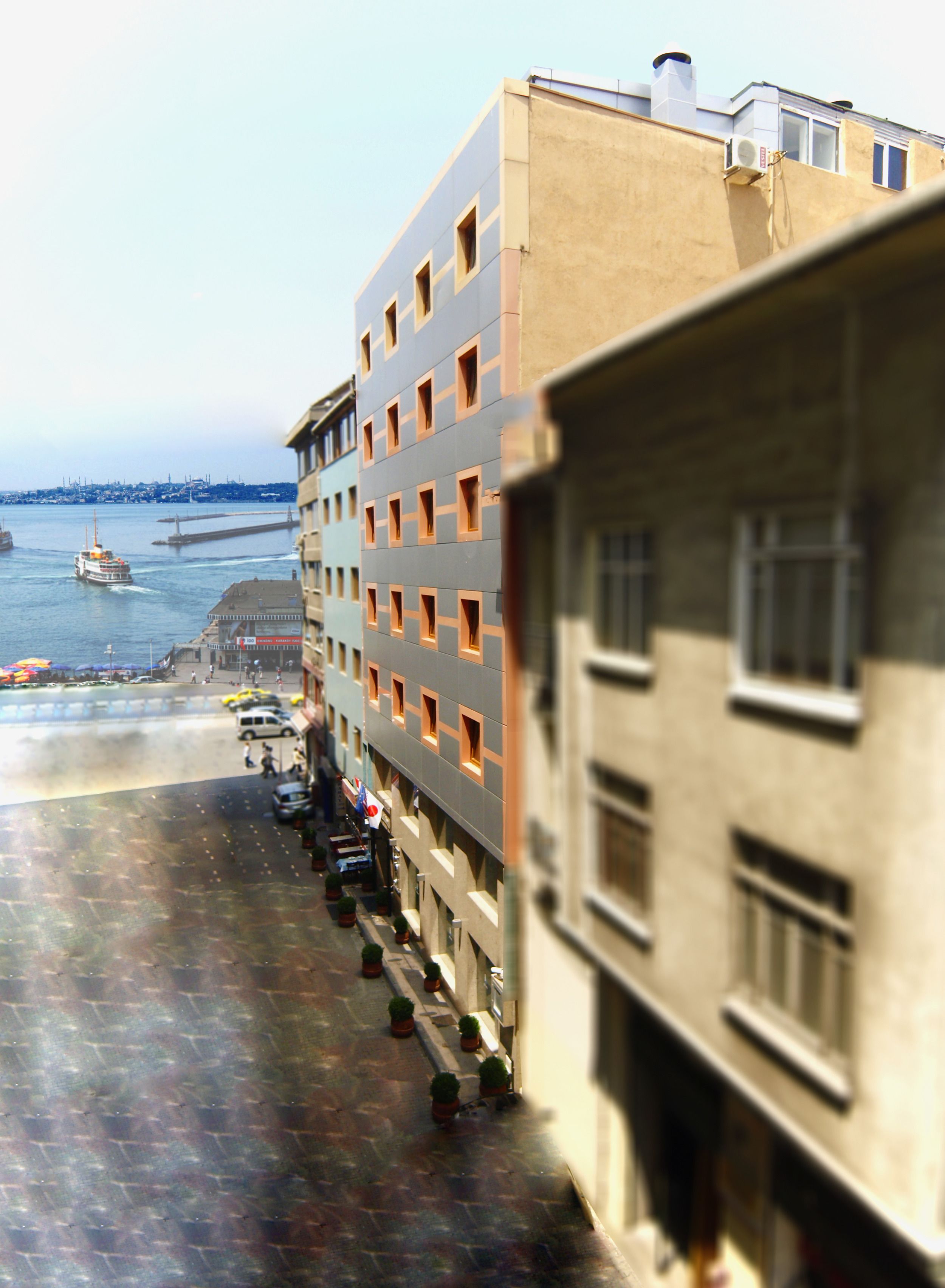 المنشأة من الخارج