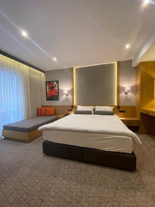 Family Room, 1 Bedroom, Allergy Friendly, City View | Premium bedding, minibar, in-room safe, desk