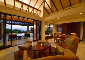 Suite Villa (1 Bedroom, Non Smoking) | Minibar, in-room safe, desk, blackout drapes