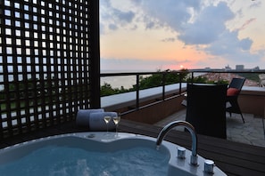 Shigira Suite (Non Smoking) | Jetted tub - The Shigira (Miyakojima)
