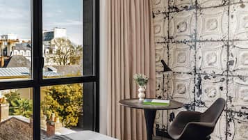 Premium bedding, free minibar, in-room safe, desk