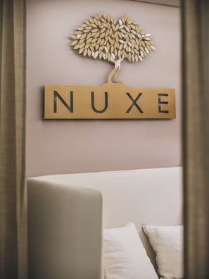 Couples treatment room(s), sauna, hot tub, steam room, body treatments