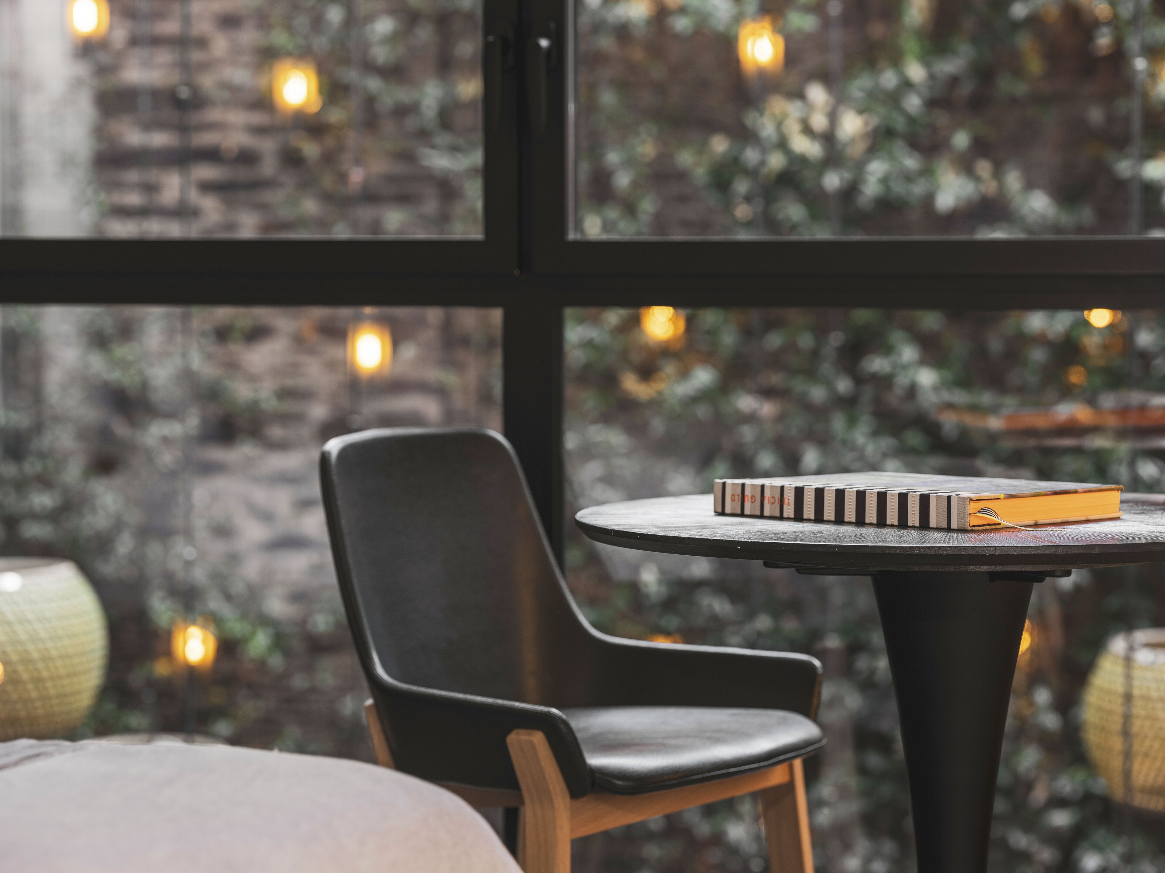 superior room, 180x200 cm bed, patio view | living area | led tv