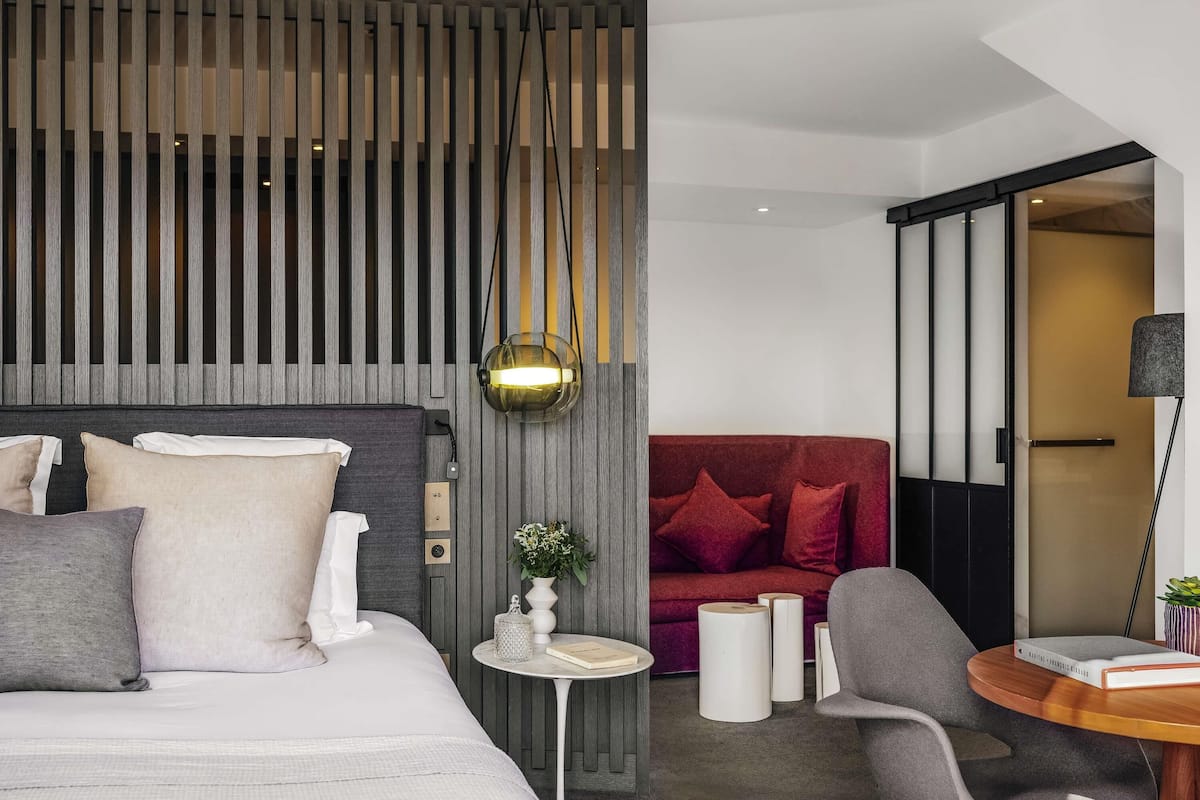 Suite Deluxe, 1 cama King size | Ropa de cama de alta calidad y artículos del minibar gratis