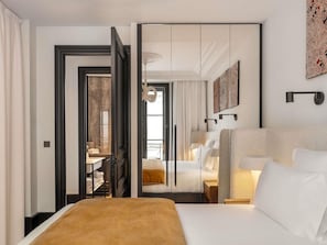 Apartment, 2 bedrooms, one 140x190 cm bed, one 180x200 cm bed, located 50 meters from the hotel | Premium bedding, free minibar, in-room safe, desk