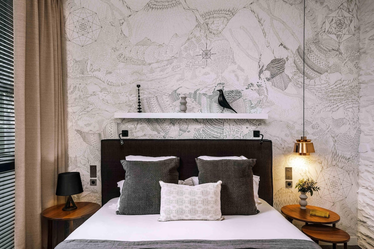 Deluxe Room with double bed or twin beds | Premium bedding, free minibar, in-room safe, desk