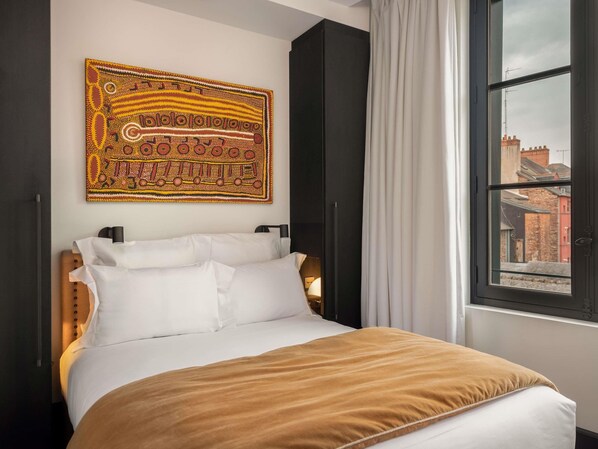Apartemen, 2 kamar tidur | Seprai premium, minibar gratis, brankas, dan meja kerja