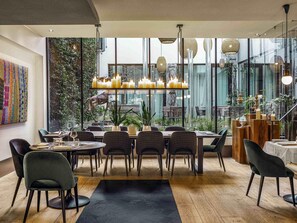 Déjeuner et brunch servis sur place