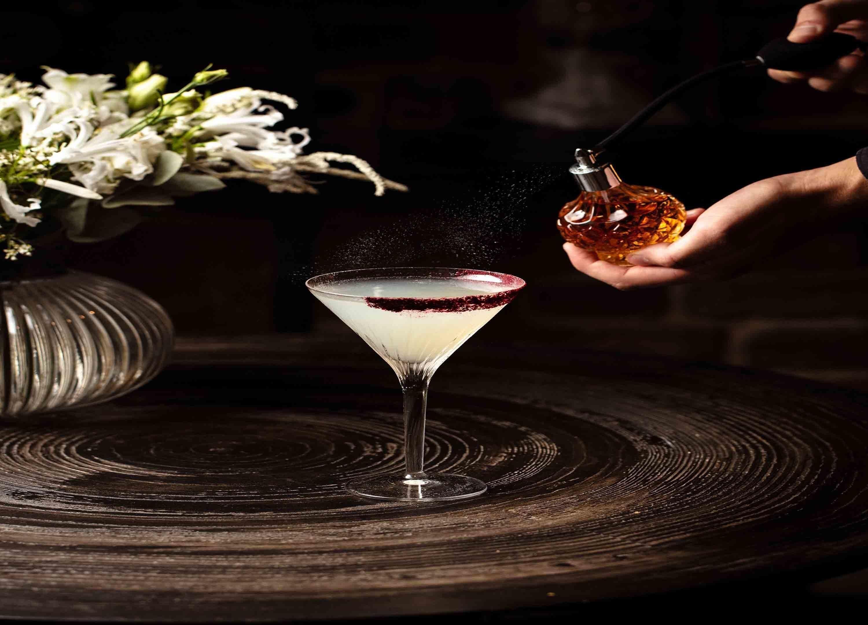 Bar (trong khuôn viên)