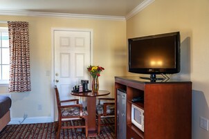 Standard Double Room | Desk, iron/ironing board, free WiFi