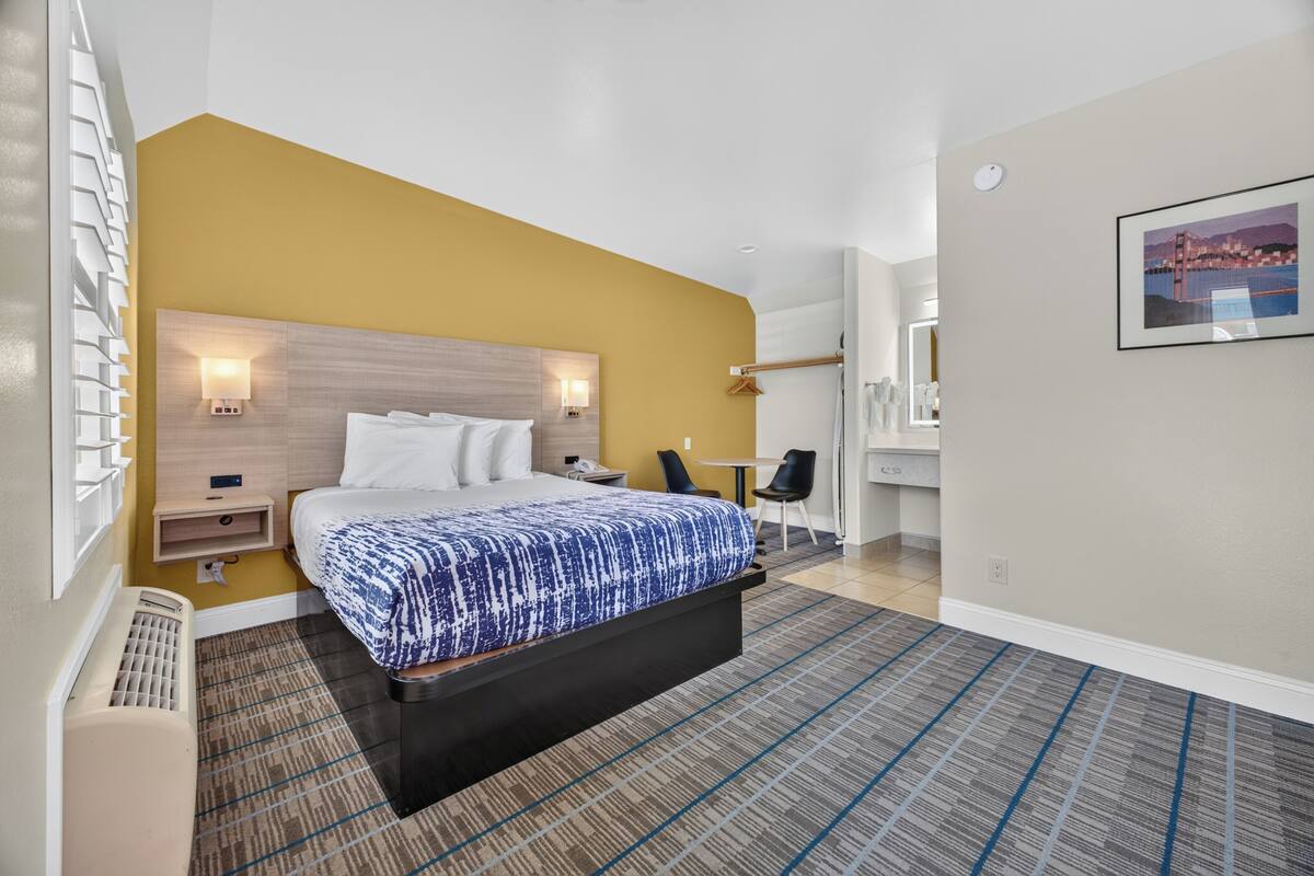 Standard Room, 1 Queen Bed