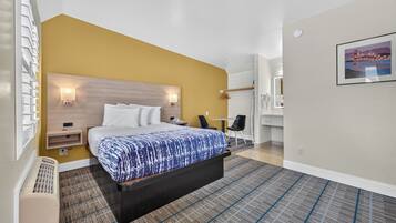 Standard Room, 1 Queen Bed | Desk, iron/ironing board, WiFi (free)