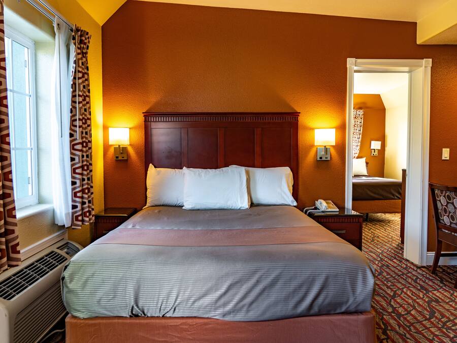 Desk, iron/ironing board, free WiFi